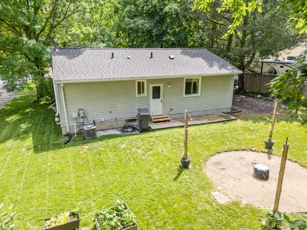 310 Mason Road Howell City MI 48843