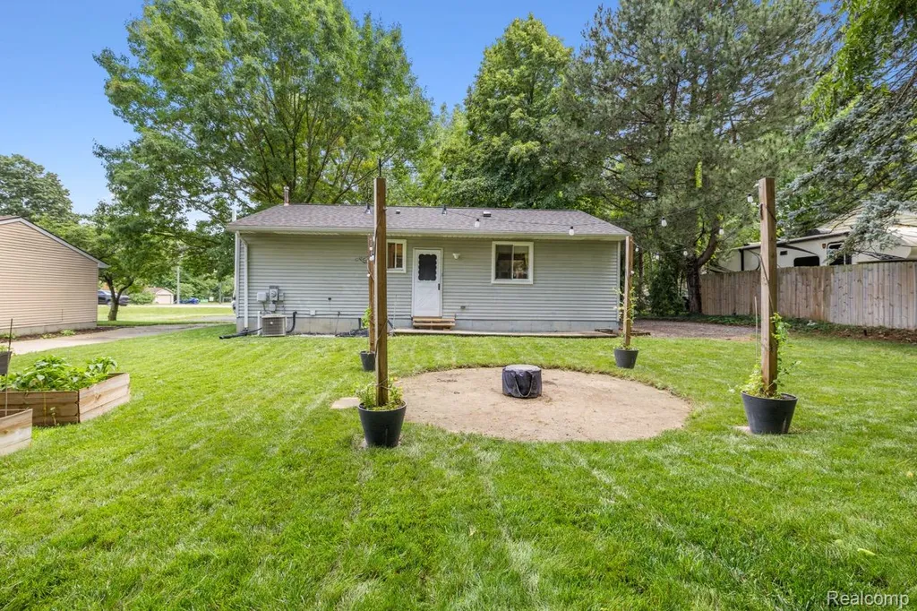 310 Mason Road Howell City MI 48843
