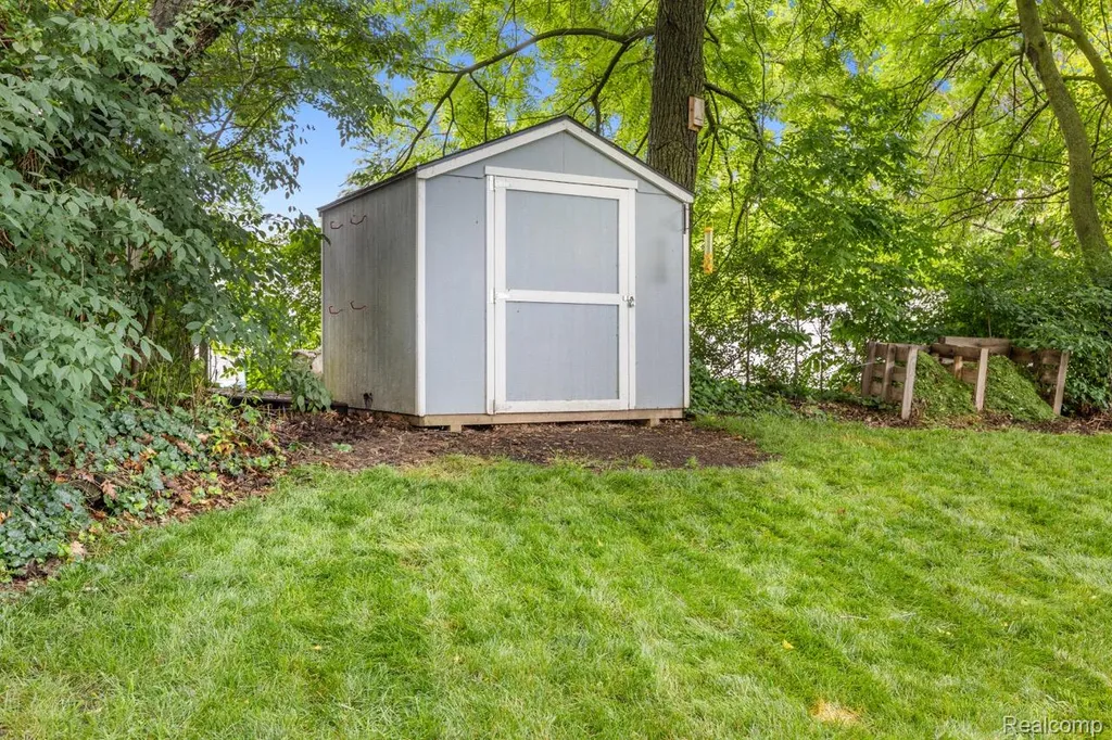 310 Mason Road Howell City MI 48843
