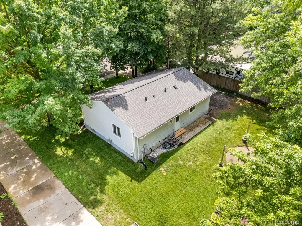 310 Mason Road Howell City MI 48843