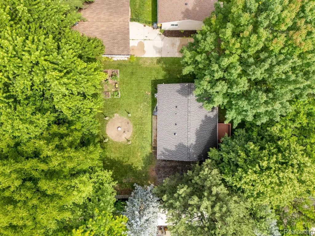 310 Mason Road Howell City MI 48843
