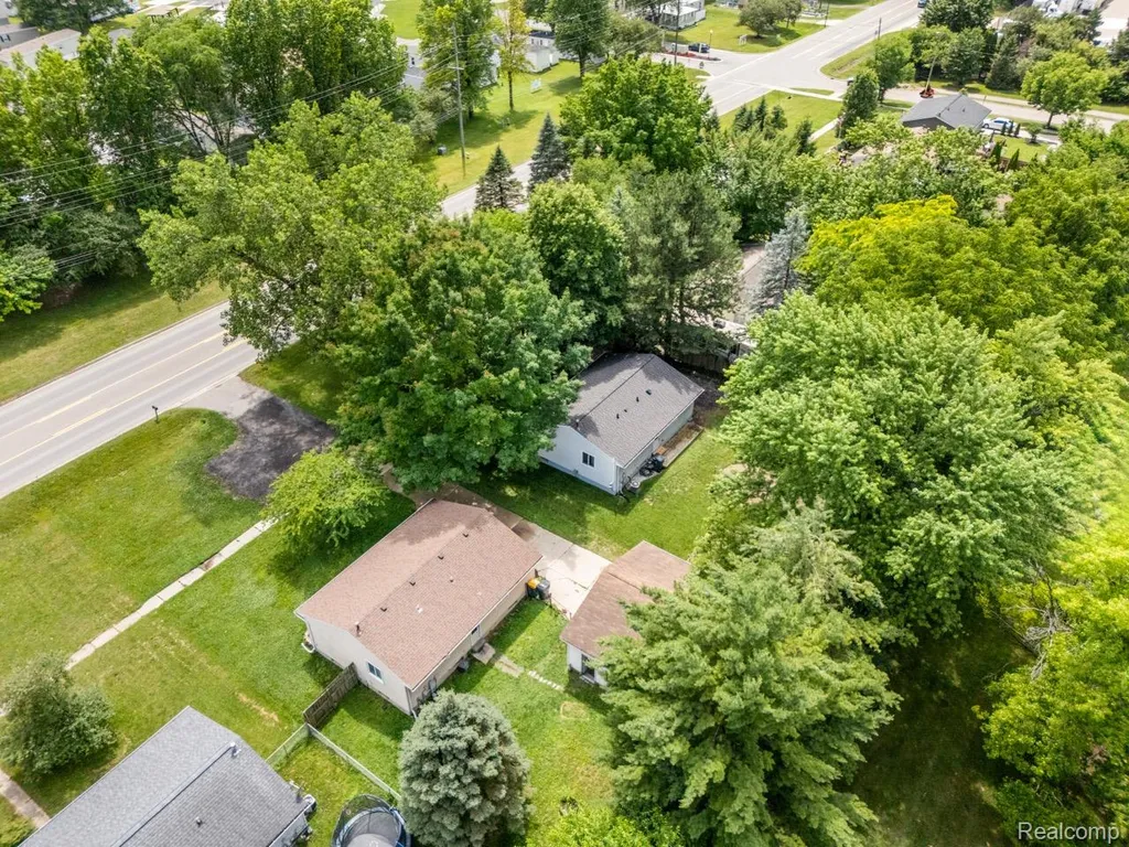 310 Mason Road Howell City MI 48843