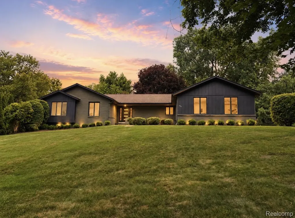 756 Great Oaks Drive Bloomfield Hills City MI 48304
