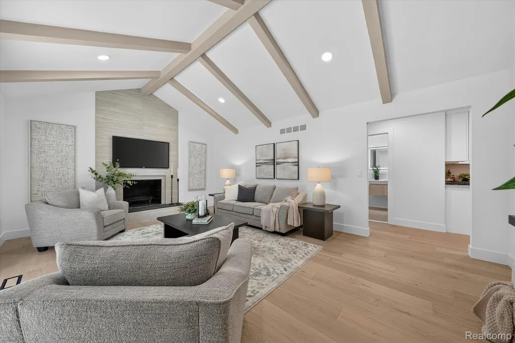 756 Great Oaks Drive Bloomfield Hills City MI 48304