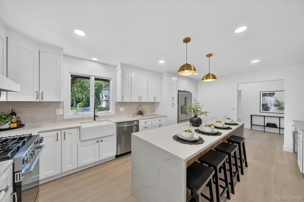 756 Great Oaks Drive Bloomfield Hills City MI 48304