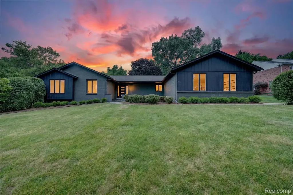 756 Great Oaks Drive Bloomfield Hills City MI 48304