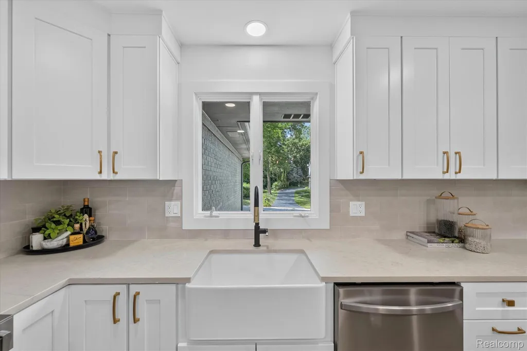 756 Great Oaks Drive Bloomfield Hills City MI 48304
