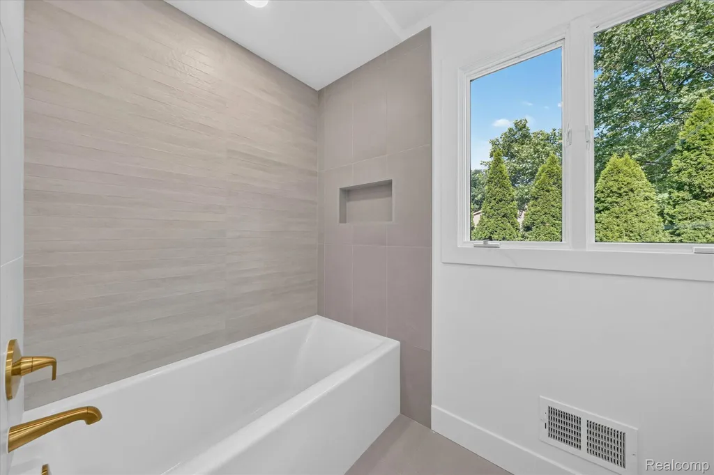 756 Great Oaks Drive Bloomfield Hills City MI 48304
