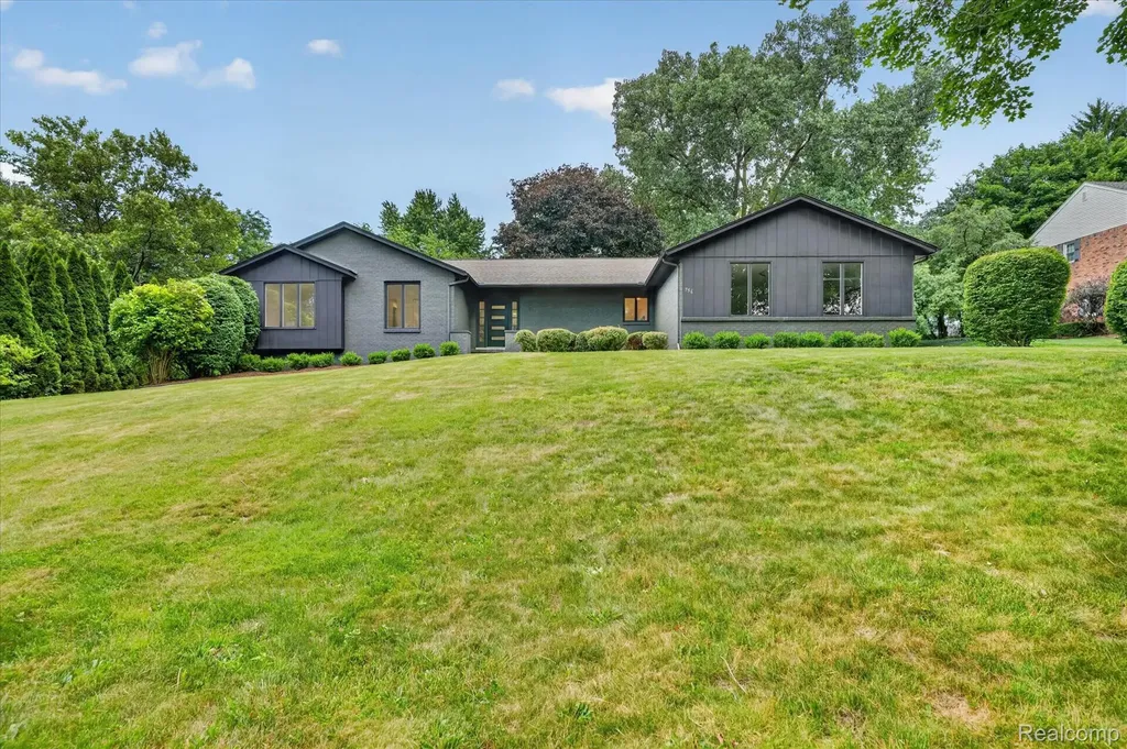 756 Great Oaks Drive Bloomfield Hills City MI 48304