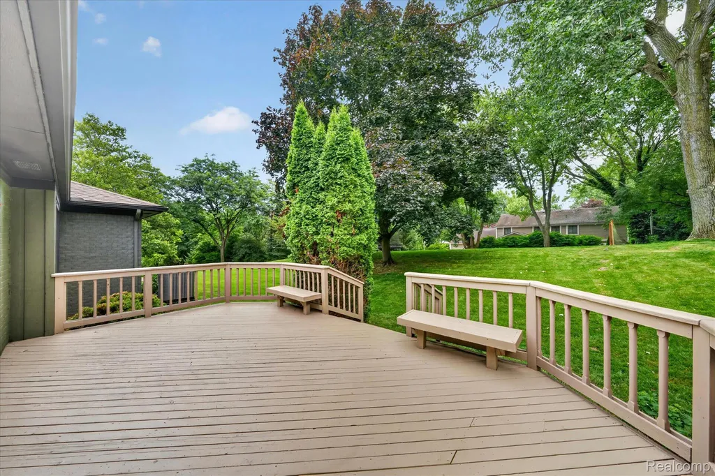 756 Great Oaks Drive Bloomfield Hills City MI 48304