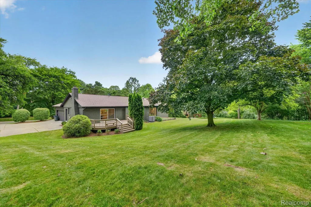 756 Great Oaks Drive Bloomfield Hills City MI 48304