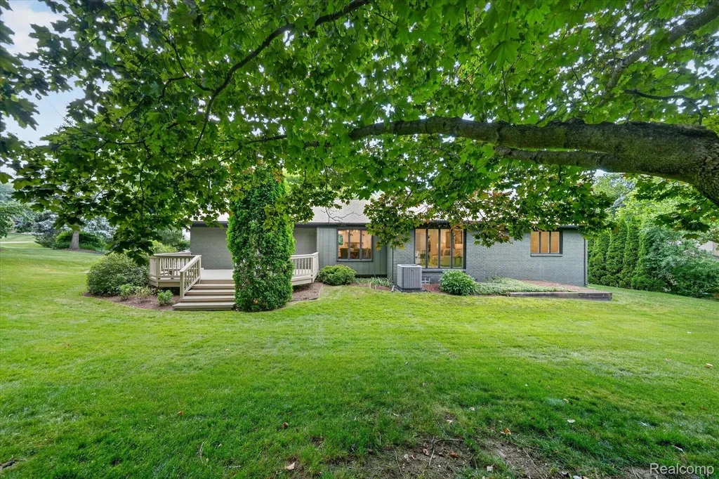756 Great Oaks Drive Bloomfield Hills City MI 48304