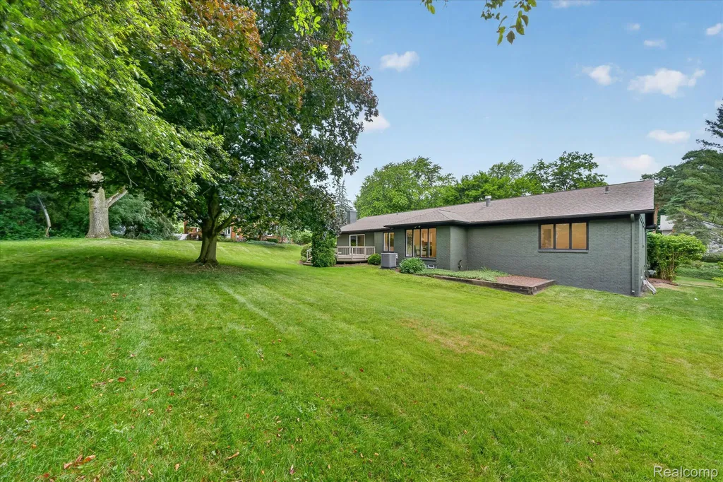 756 Great Oaks Drive Bloomfield Hills City MI 48304