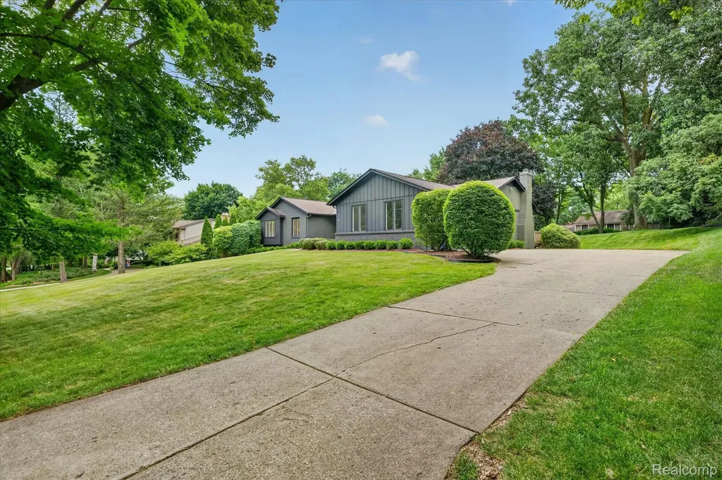 756 Great Oaks Drive Bloomfield Hills City MI 48304