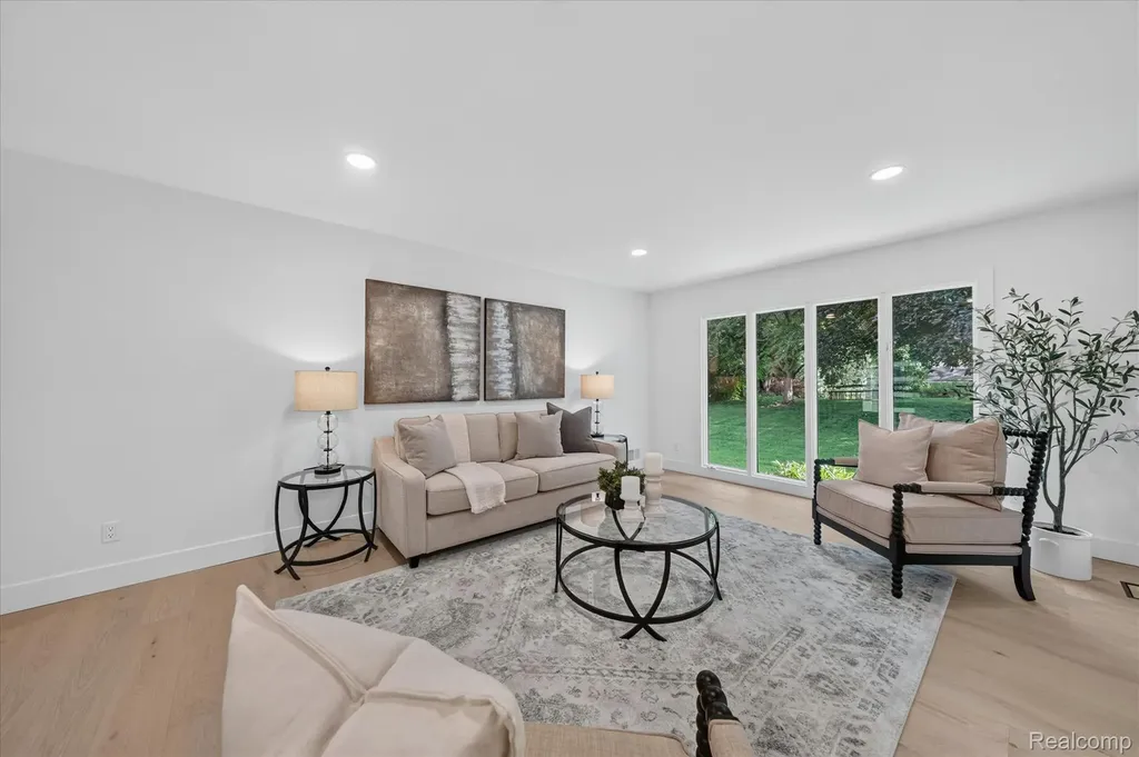 756 Great Oaks Drive Bloomfield Hills City MI 48304