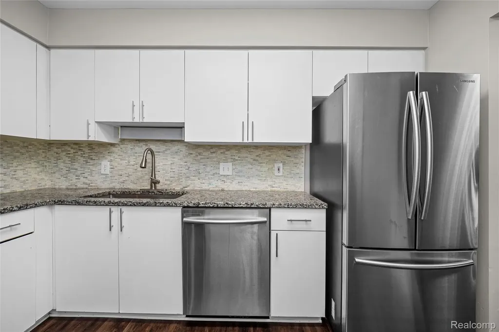 39455 Country Lane Novi City MI 48375
