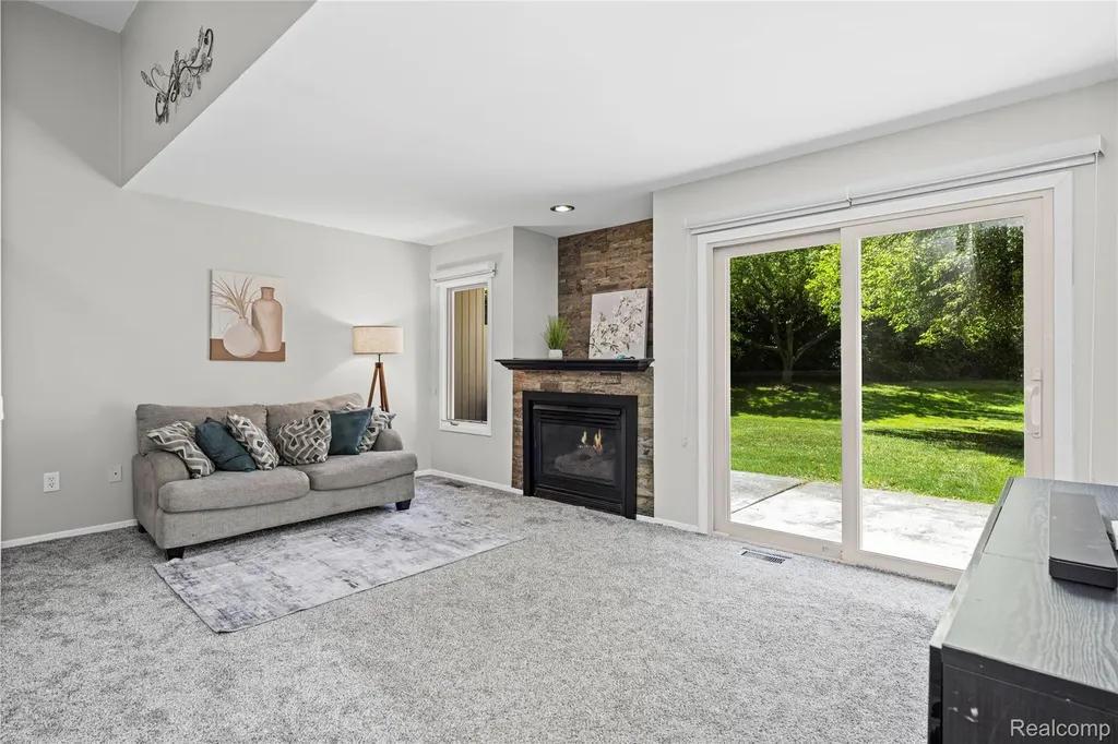39455 Country Lane Novi City MI 48375