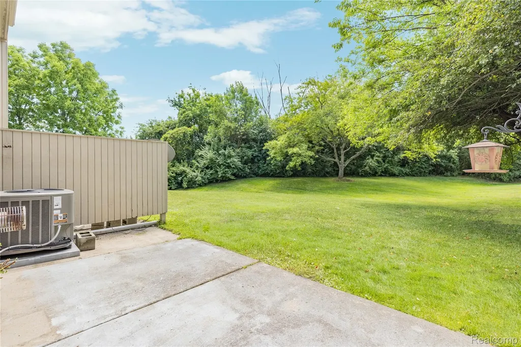 39455 Country Lane Novi City MI 48375