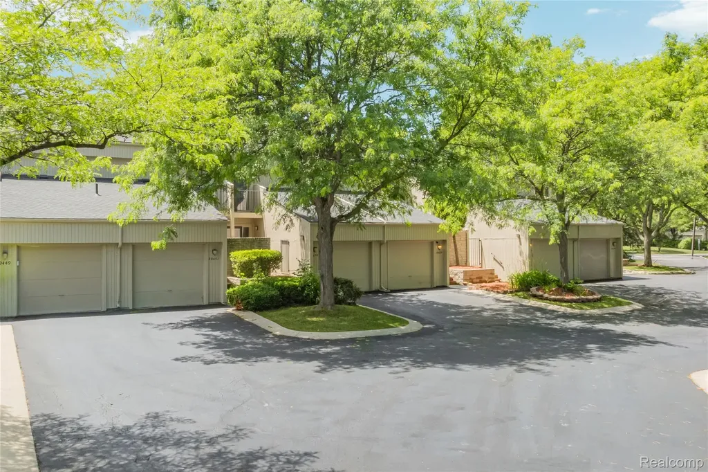 39455 Country Lane Novi City MI 48375
