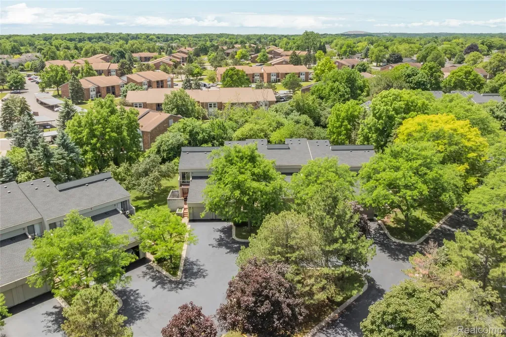 39455 Country Lane Novi City MI 48375