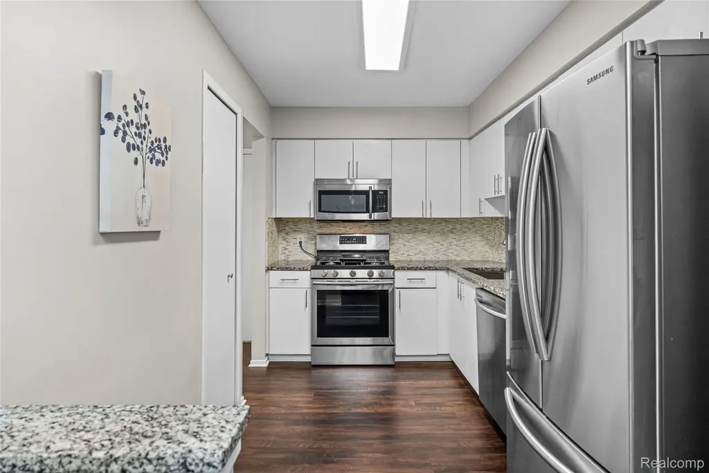 39455 Country Lane Novi City MI 48375