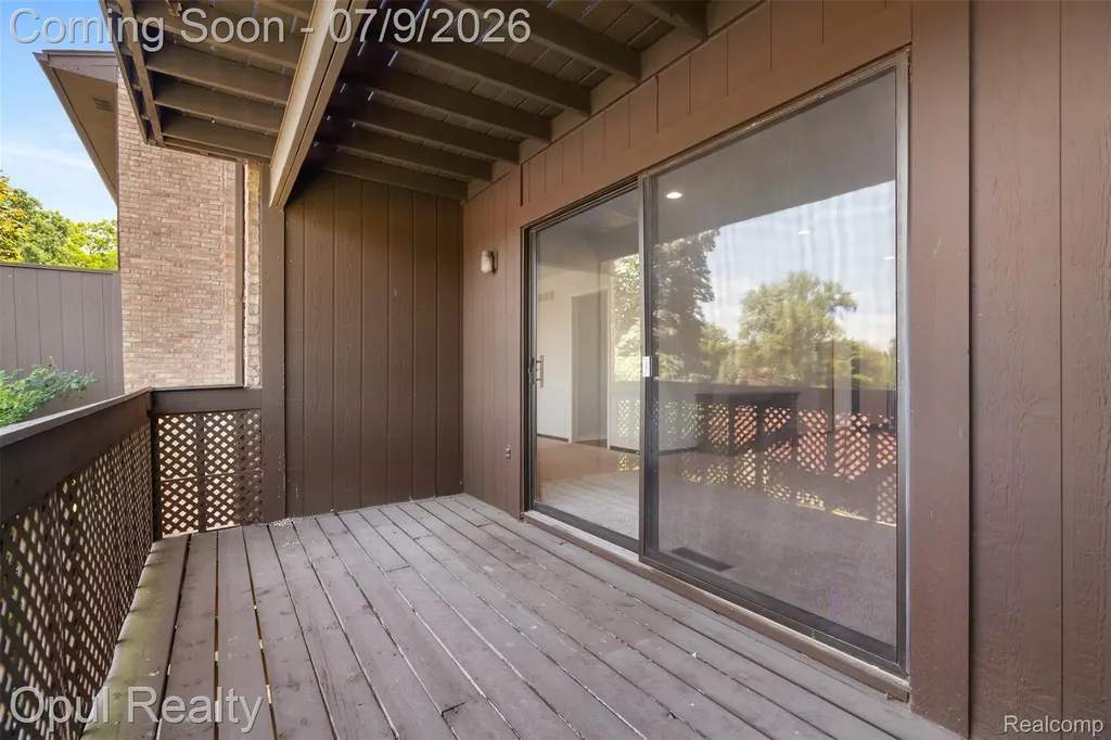 3961 Chablis Street West Bloomfield Charter Township MI 48323