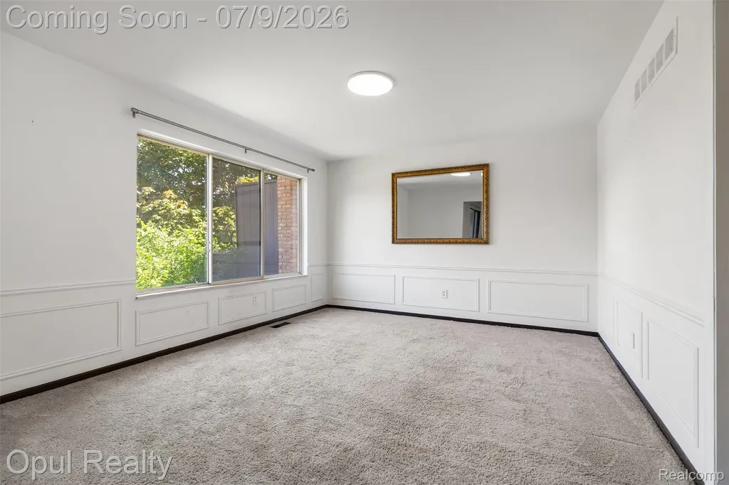 3961 Chablis Street West Bloomfield Charter Township MI 48323
