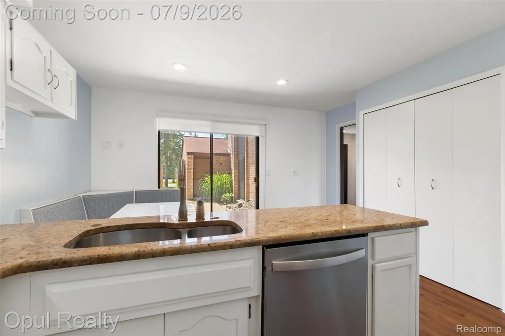 3961 Chablis Street West Bloomfield Charter Township MI 48323