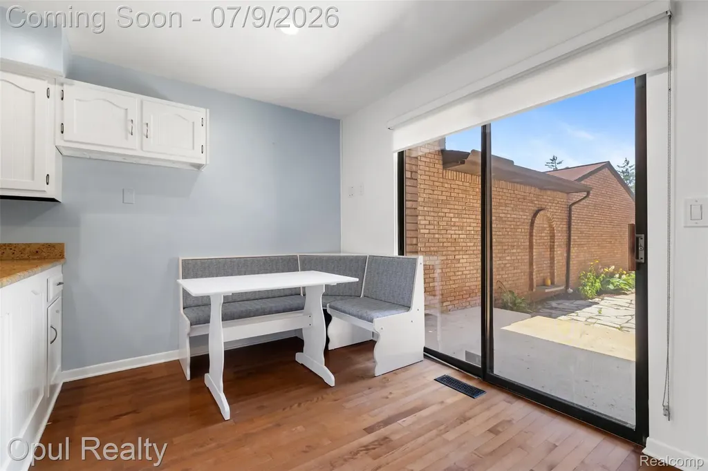 3961 Chablis Street West Bloomfield Charter Township MI 48323