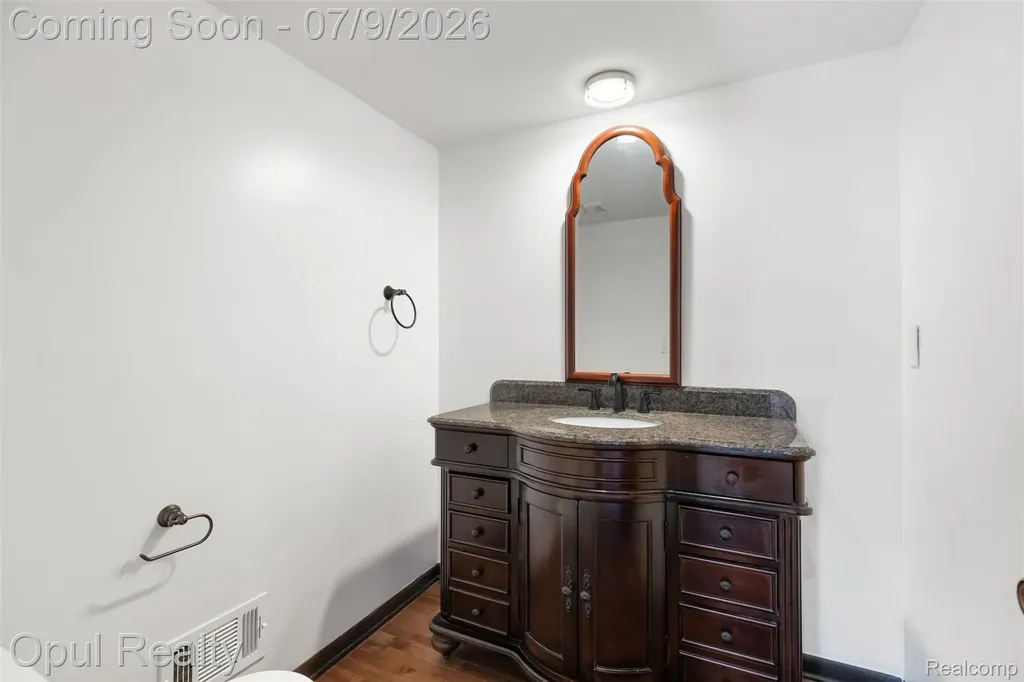 3961 Chablis Street West Bloomfield Charter Township MI 48323