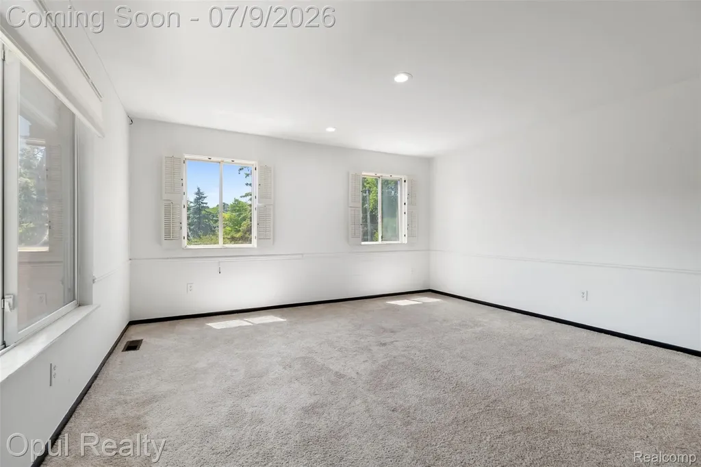 3961 Chablis Street West Bloomfield Charter Township MI 48323