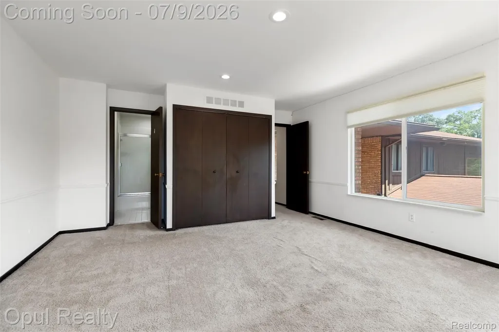 3961 Chablis Street West Bloomfield Charter Township MI 48323