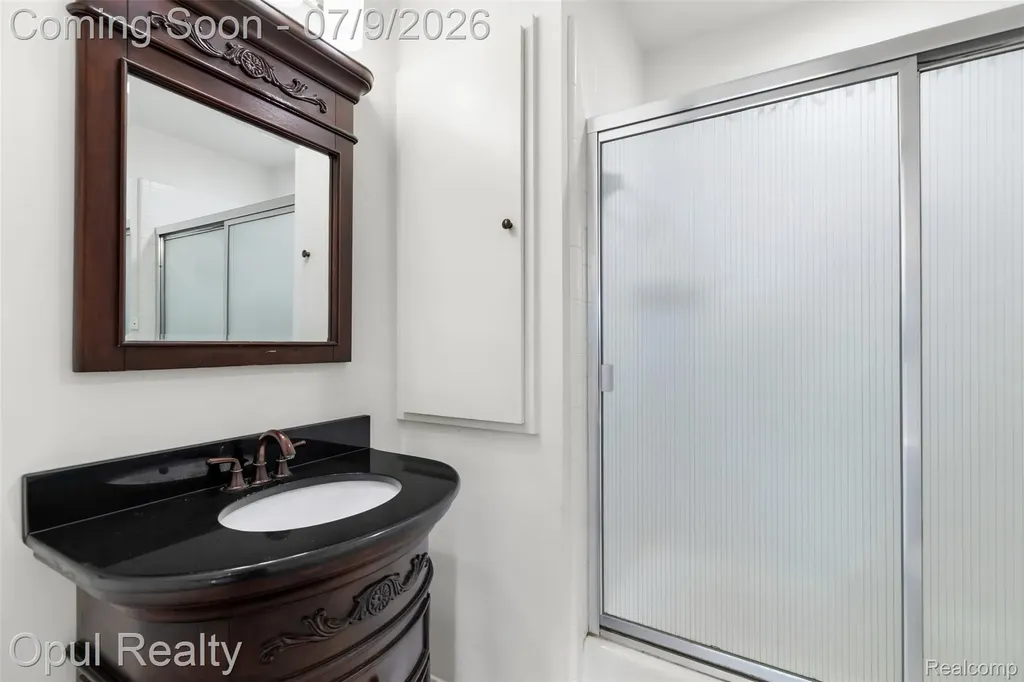 3961 Chablis Street West Bloomfield Charter Township MI 48323