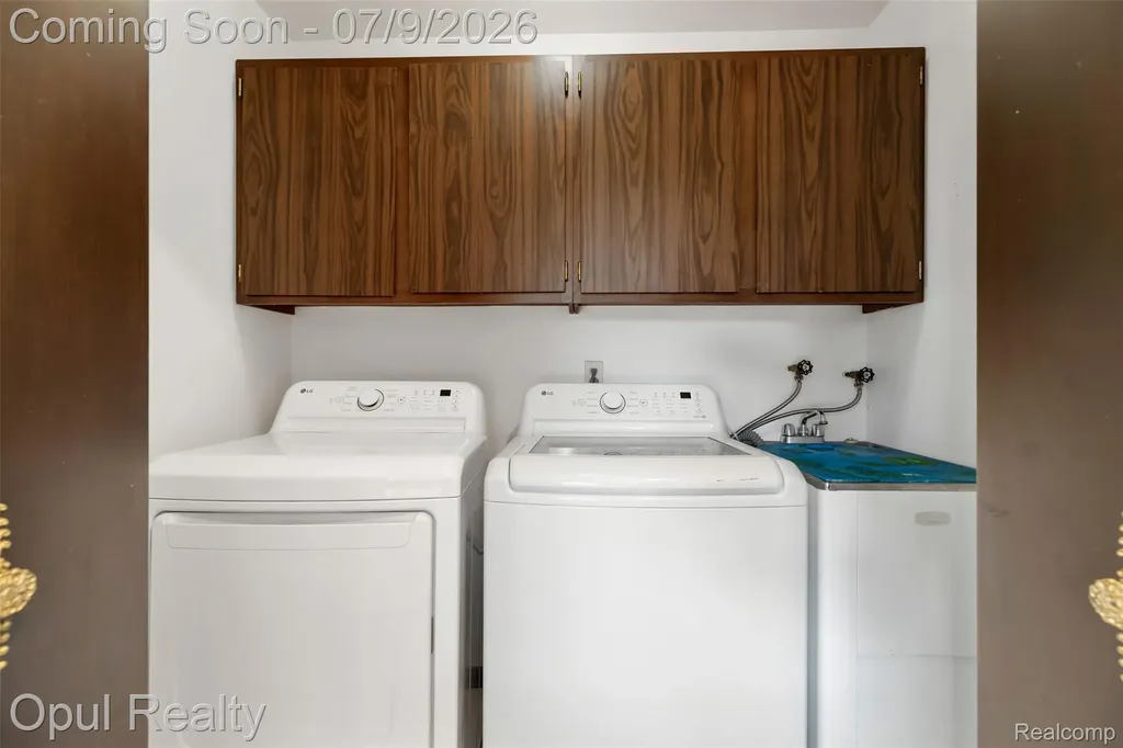 3961 Chablis Street West Bloomfield Charter Township MI 48323