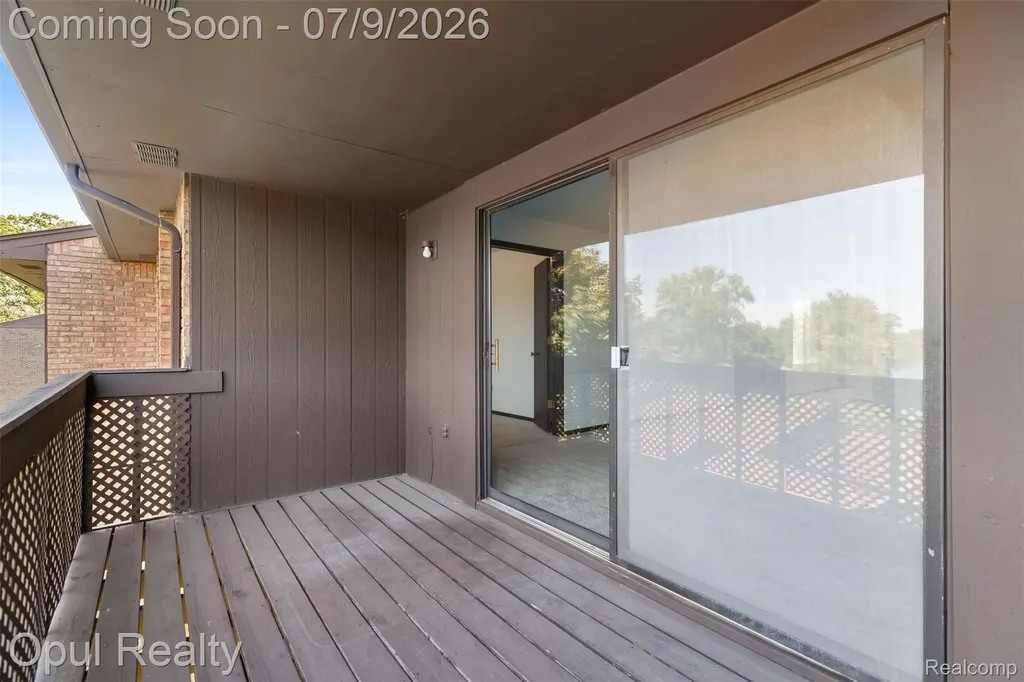 3961 Chablis Street West Bloomfield Charter Township MI 48323