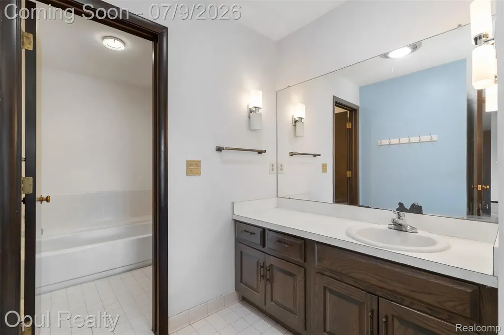 3961 Chablis Street West Bloomfield Charter Township MI 48323