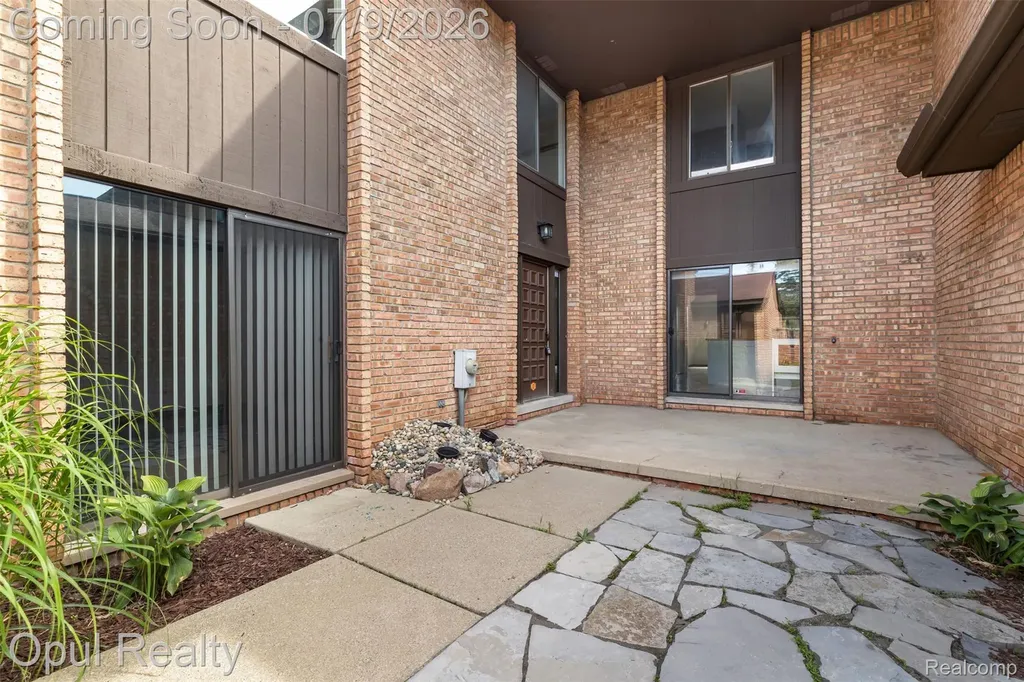 3961 Chablis Street West Bloomfield Charter Township MI 48323