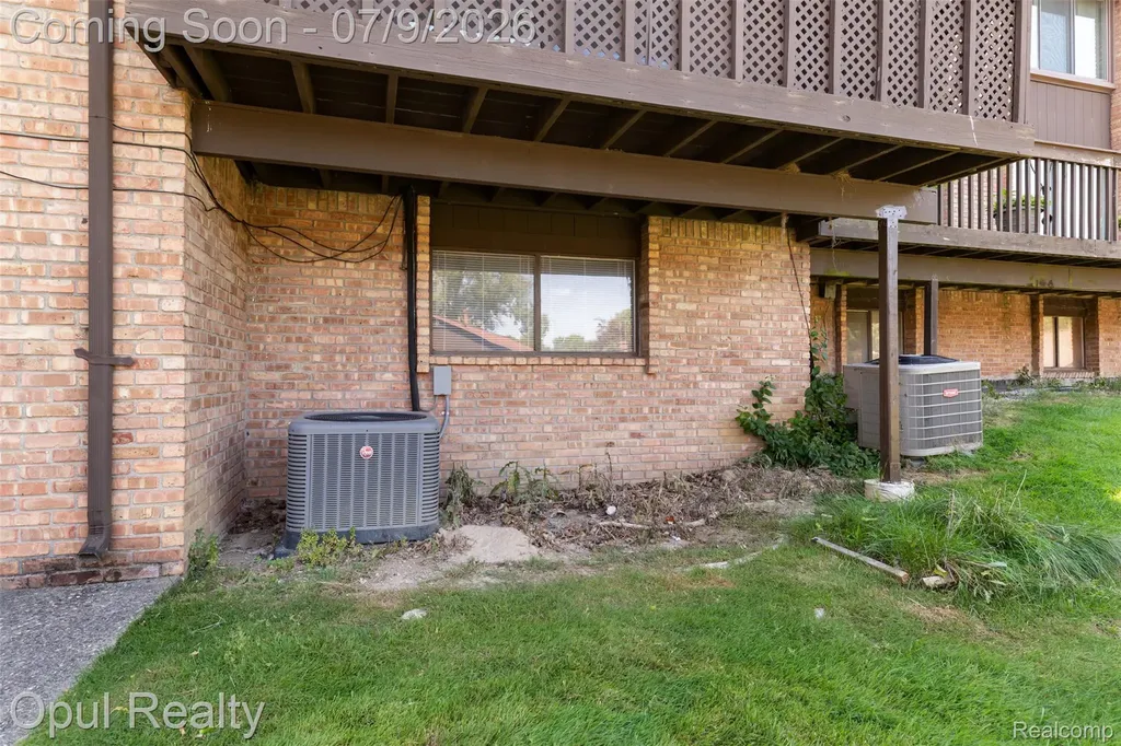 3961 Chablis Street West Bloomfield Charter Township MI 48323