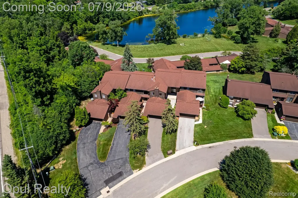 3961 Chablis Street West Bloomfield Charter Township MI 48323