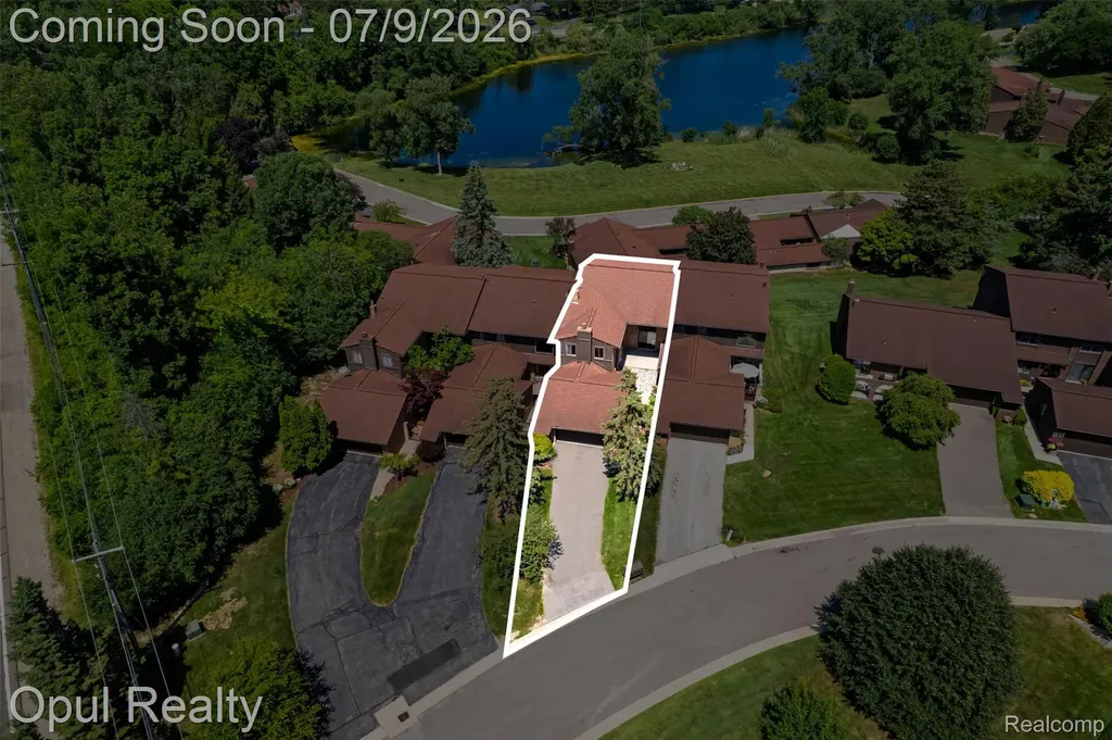 3961 Chablis Street West Bloomfield Charter Township MI 48323
