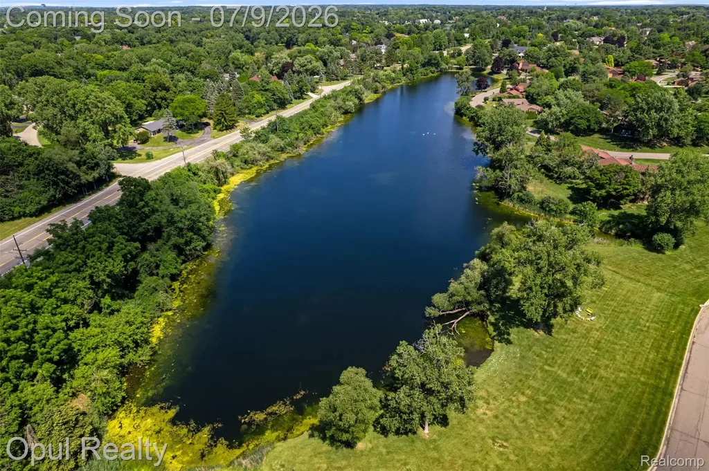 3961 Chablis Street West Bloomfield Charter Township MI 48323