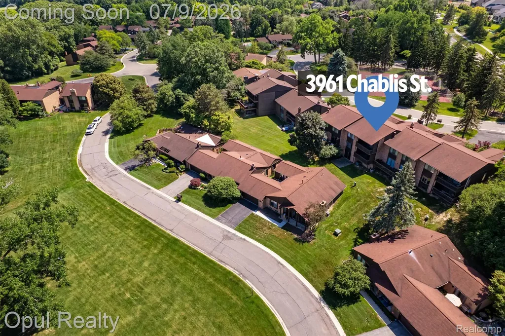 3961 Chablis Street West Bloomfield Charter Township MI 48323