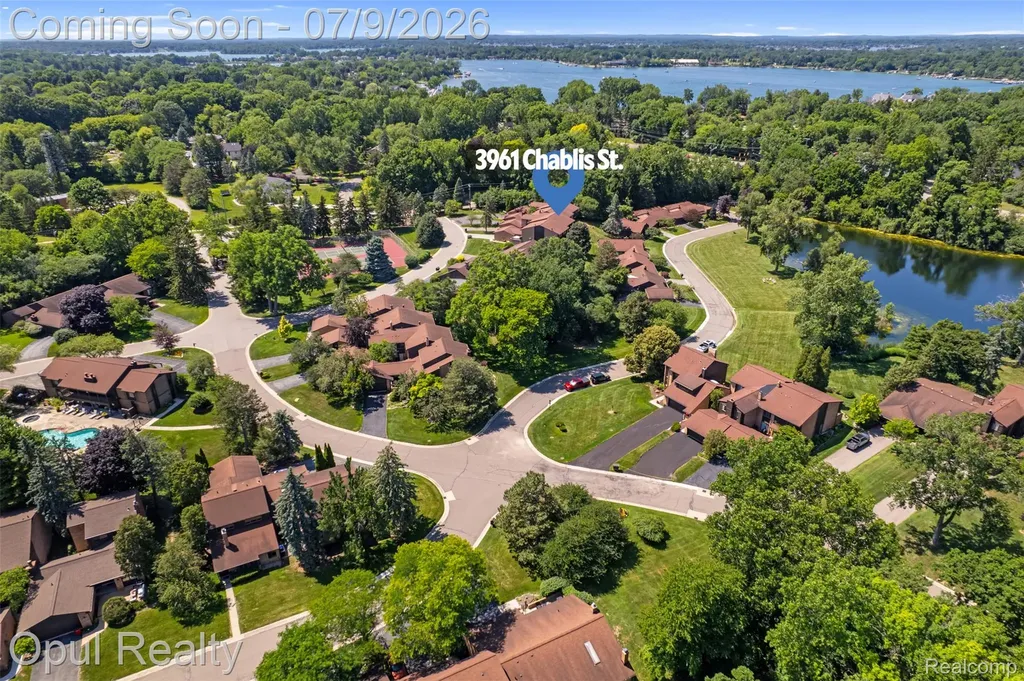 3961 Chablis Street West Bloomfield Charter Township MI 48323