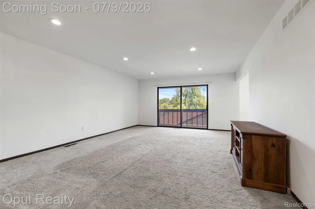 3961 Chablis Street West Bloomfield Charter Township MI 48323
