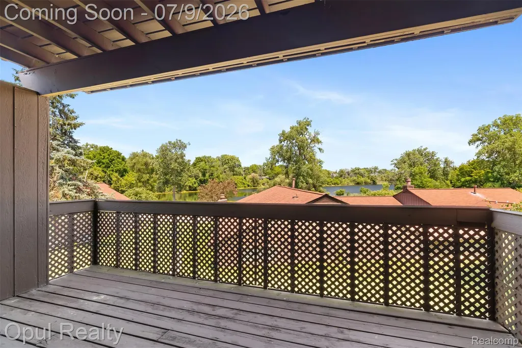 3961 Chablis Street West Bloomfield Charter Township MI 48323