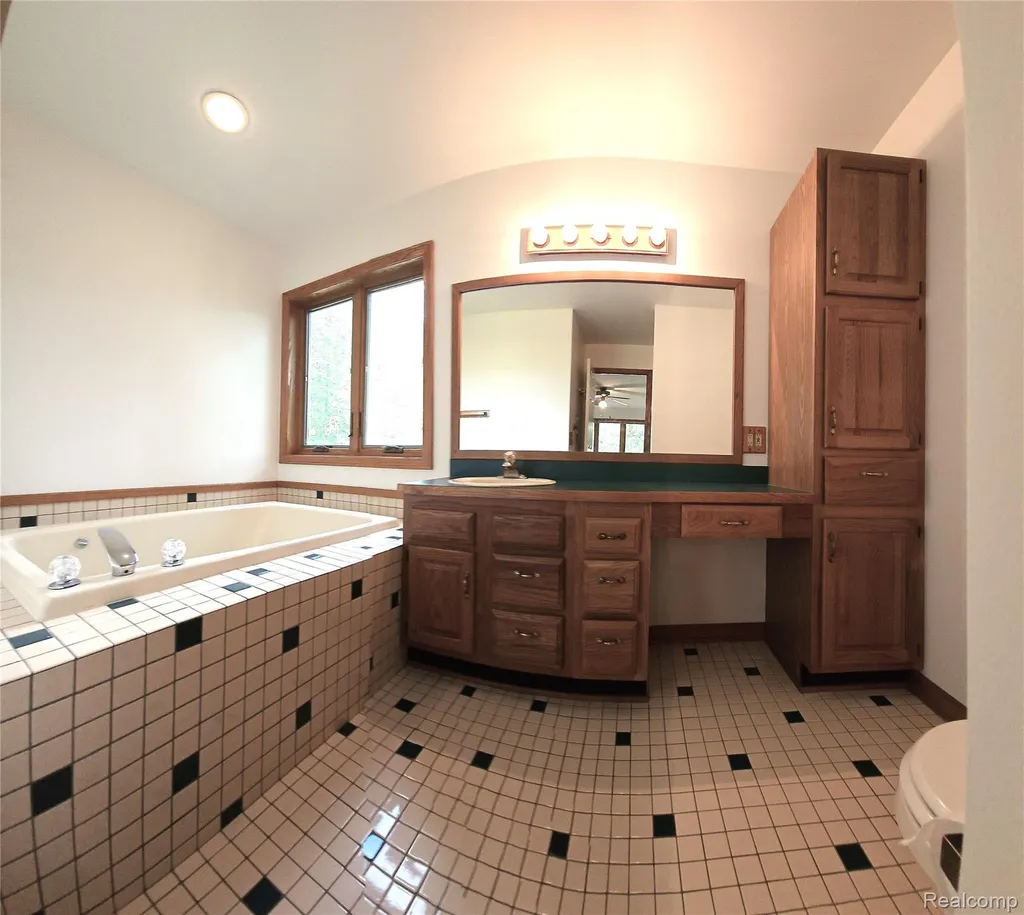 448 Fairwood Road Putnam Township MI 48169