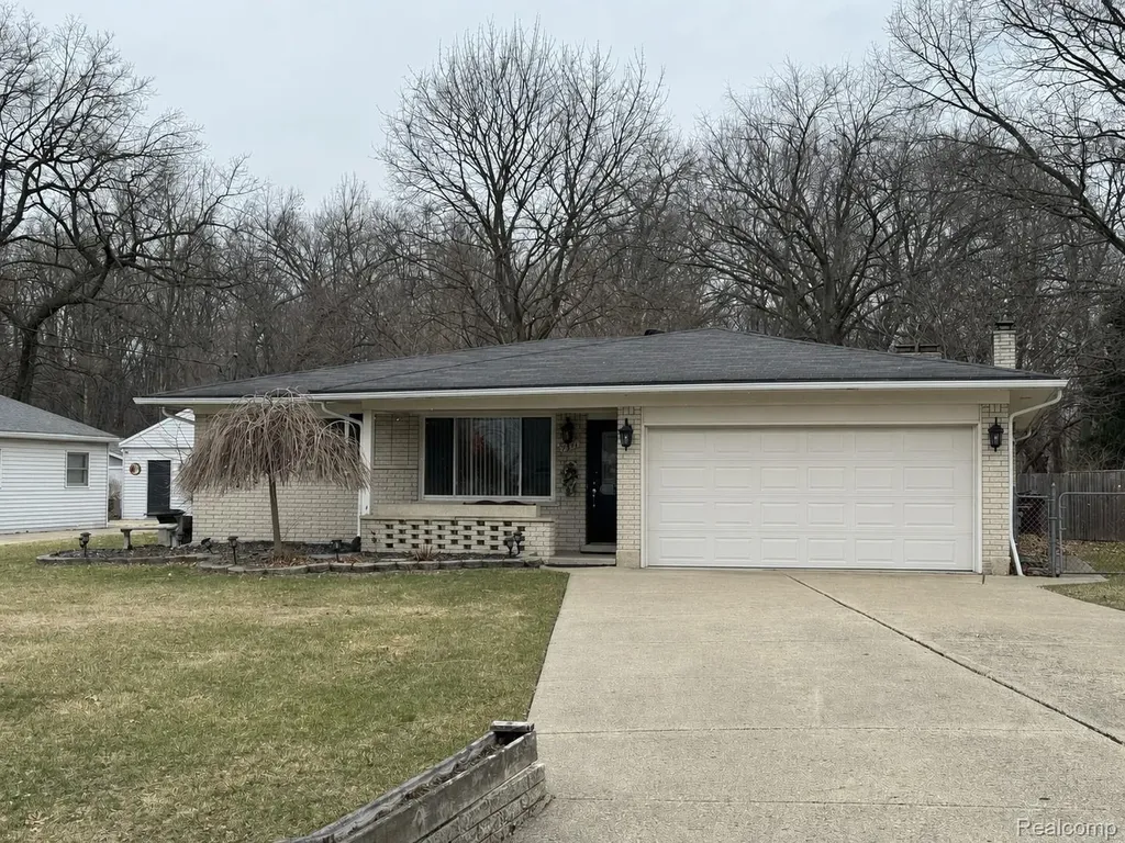 7671 Smiley Avenue Shelby Charter Township MI 48316