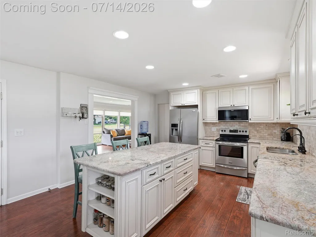 39582 Burton Drive Novi City MI 48375