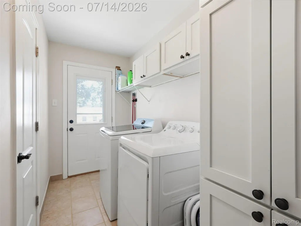 39582 Burton Drive Novi City MI 48375