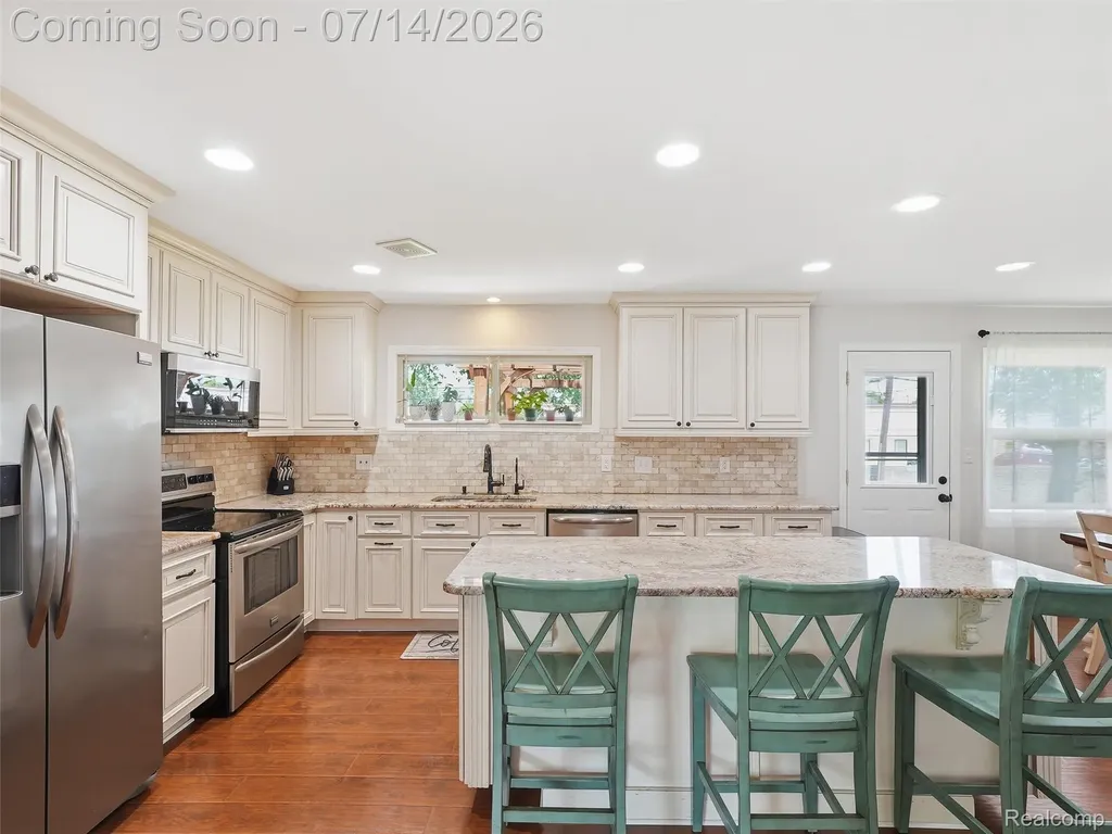 39582 Burton Drive Novi City MI 48375